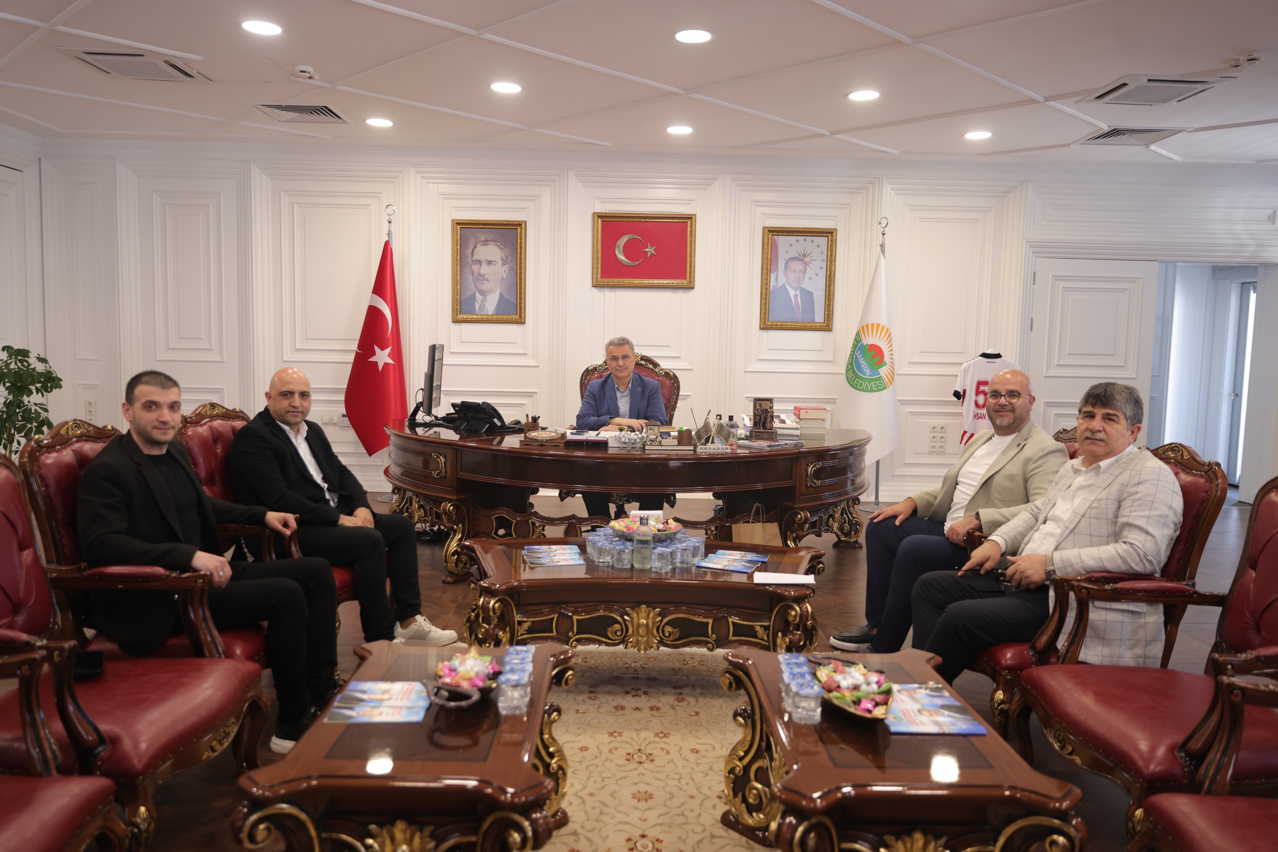 İLKADIM BELEDİYE BAŞKANI SN. İHSAN KURNAZ’A MAKAMINDA ZİYARET GERÇEKLEŞTİRDİK