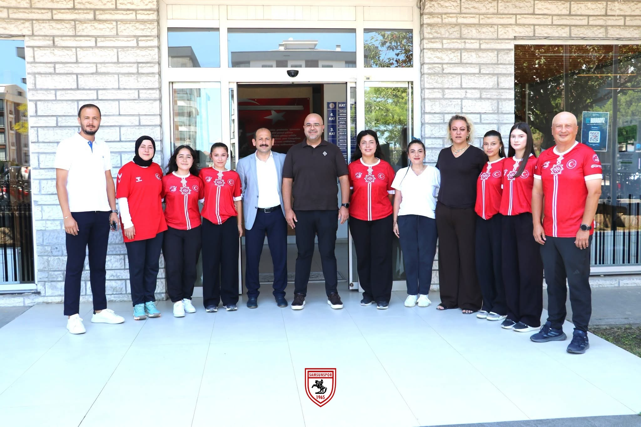DÜNYA VE AVRUPA ŞAMPİYONLARI ÖNCESİ ANLAMLI ZİYARET